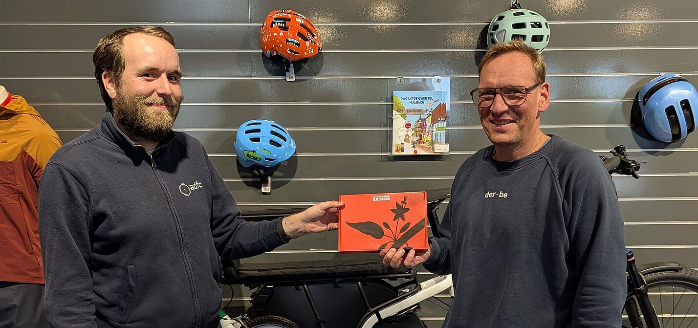 schokolade-radundtour-25-jahre Übergabe der Schokolade