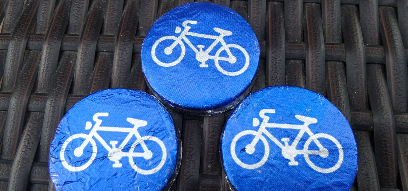 Rad Drei mal ein blauer Rad-Button = drei blaue Rad-Buttons! Ist DAS eigentlich schon Mathe - oder ist das noch Rechnen? Egal: Der ADFC Langenhagen hilft